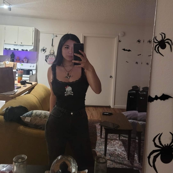 Meet your Posher, Lia - Picture 5 of 8